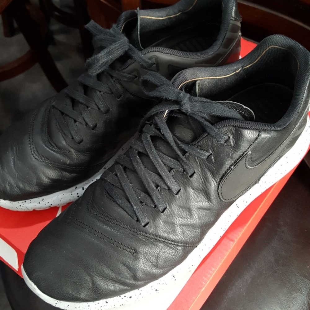 Nike Black Leather Roshe Unisex